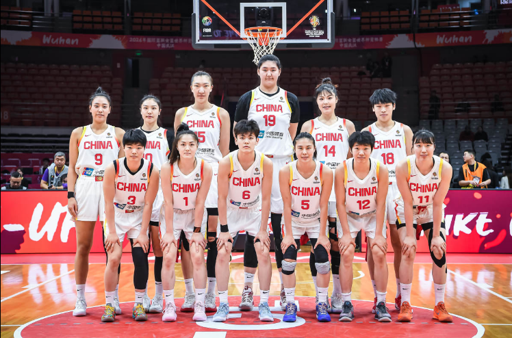 开云-中国女篮半场领先南苏丹10分：张子宇8分 李月汝2分3犯规低迷